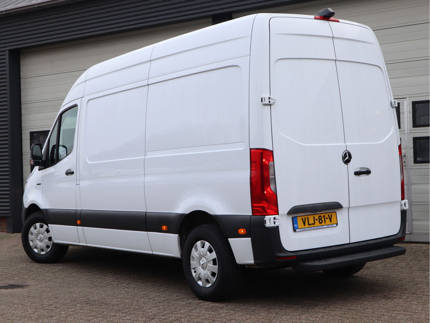 Mercedes-Benz eSprinter eSprinter 55 kWh 100% Elektrisch L2H2 - Camera - Airco