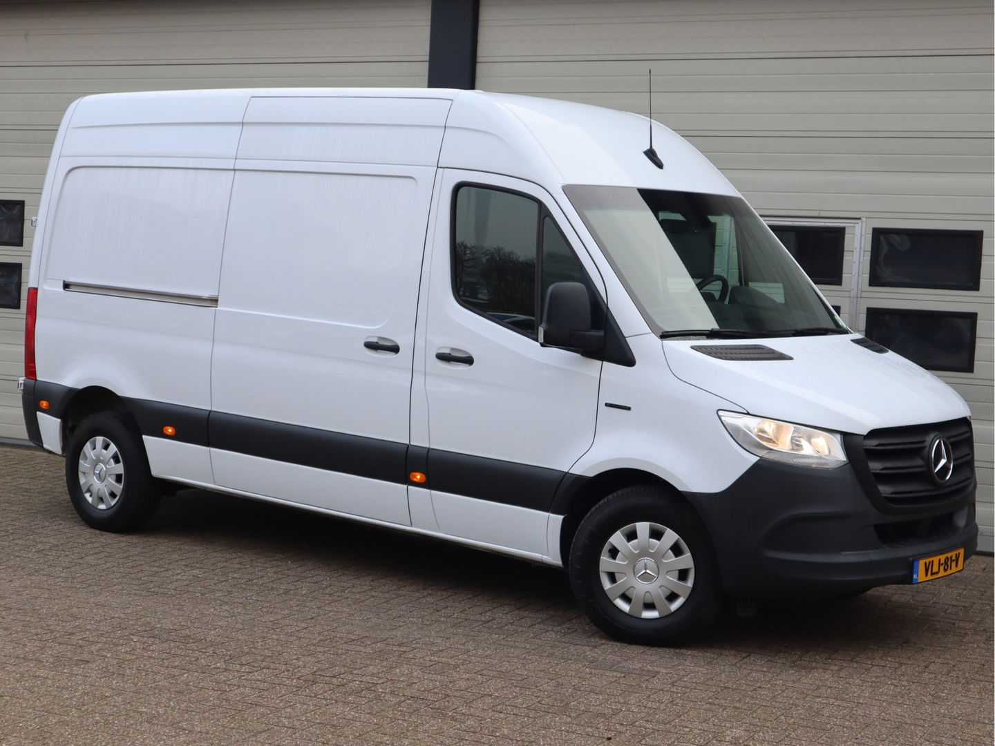 Mercedes-Benz eSprinter eSprinter 55 kWh 100% Elektrisch L2H2 - Camera - Airco