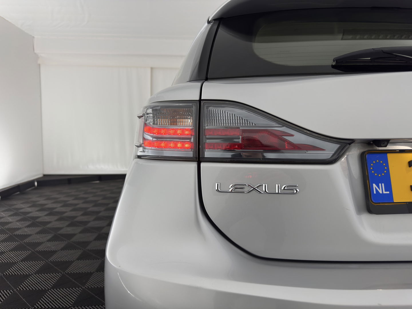 Lexus CT 200h Business Line Aut.*NAVI-FULLMAP | ALCANTARA | COMFORT-SEATS | CAMERA | ECC | CRUISE | 16''ALU*