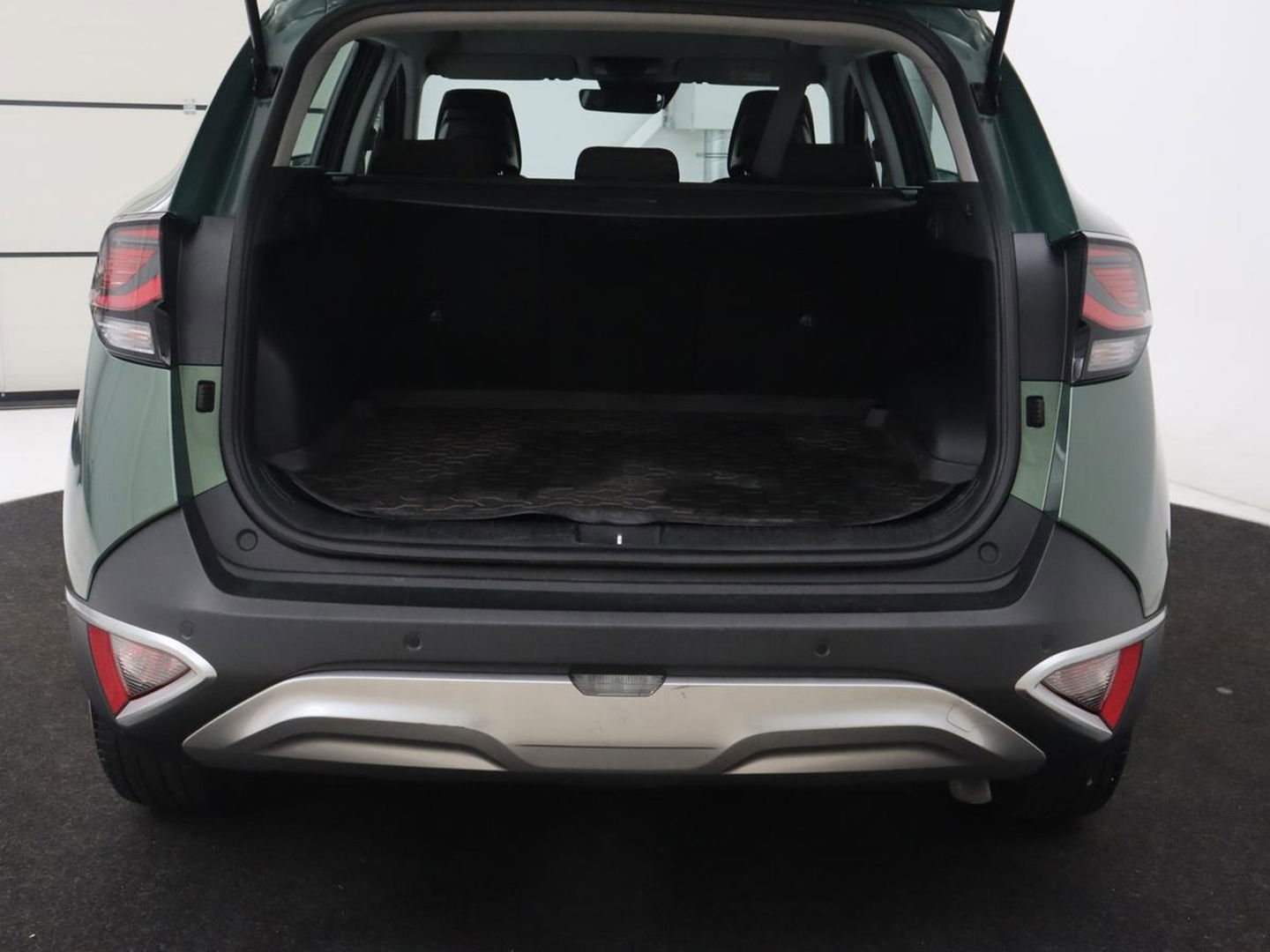 Kia Sportage 1.6 T-GDi DynamicLine | Adaptive cruise | Camera | Carplay | Navigatie | Full LED | DAB | Parkeerhulp | Digital Cockpit | Climate control | Cruise control | Bluetooth