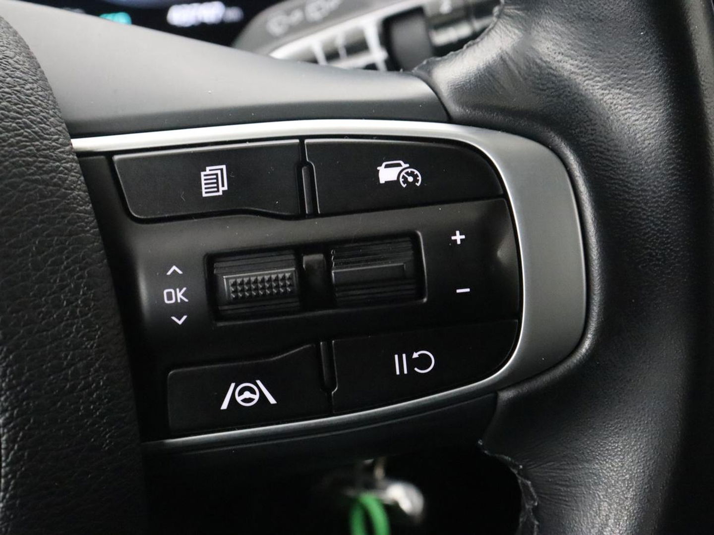 Kia Sportage 1.6 T-GDi DynamicLine | Adaptive cruise | Camera | Carplay | Navigatie | Full LED | DAB | Parkeerhulp | Digital Cockpit | Climate control | Cruise control | Bluetooth