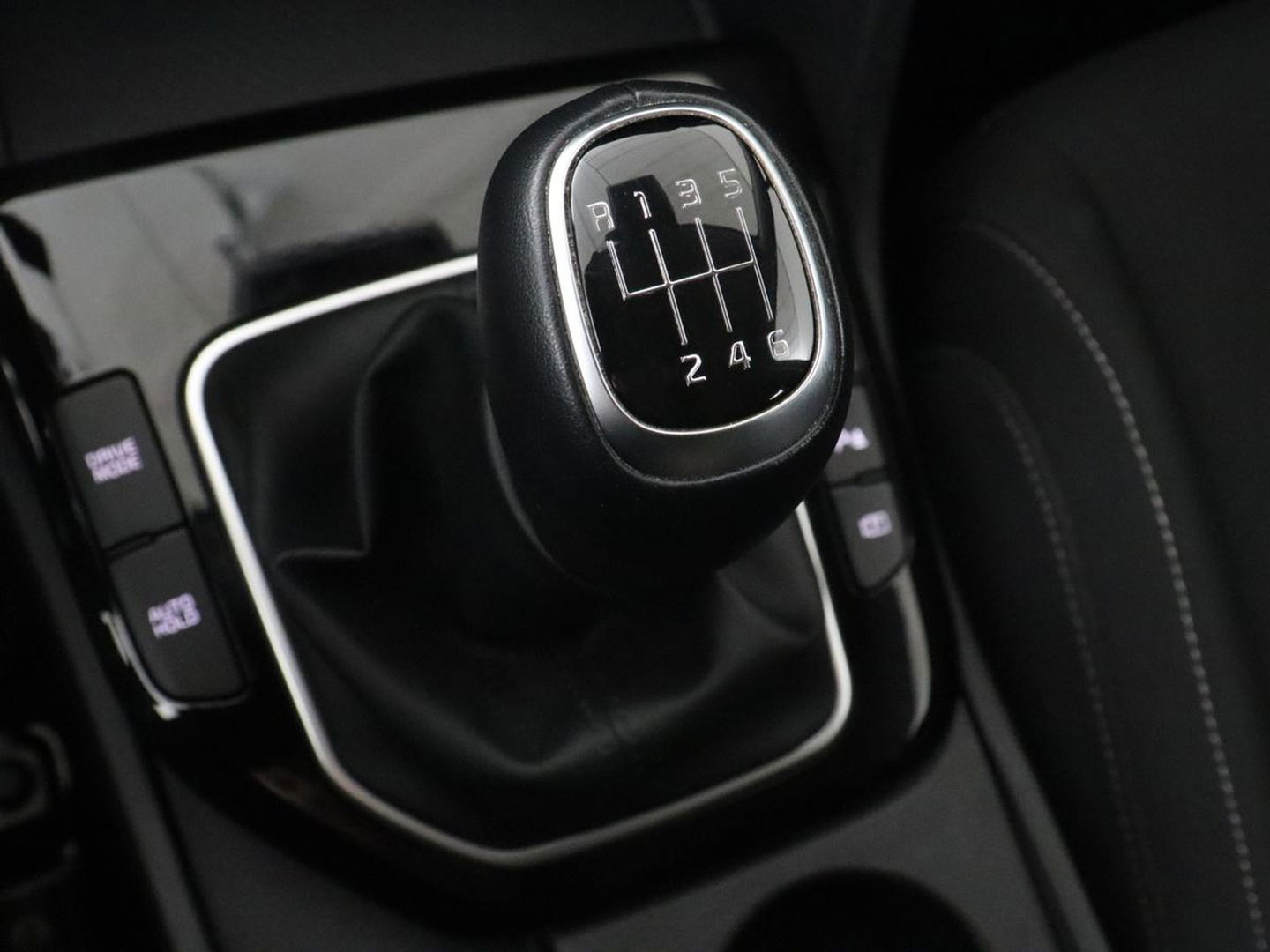 Kia Sportage 1.6 T-GDi DynamicLine | Adaptive cruise | Camera | Carplay | Navigatie | Full LED | DAB | Parkeerhulp | Digital Cockpit | Climate control | Cruise control | Bluetooth