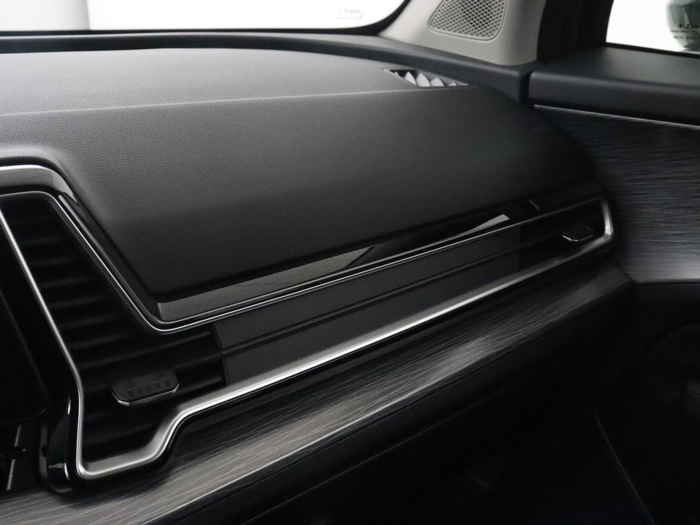 Kia Sportage 1.6 T-GDi DynamicLine | Adaptive cruise | Camera | Carplay | Navigatie | Full LED | DAB | Parkeerhulp | Digital Cockpit | Climate control | Cruise control | Bluetooth