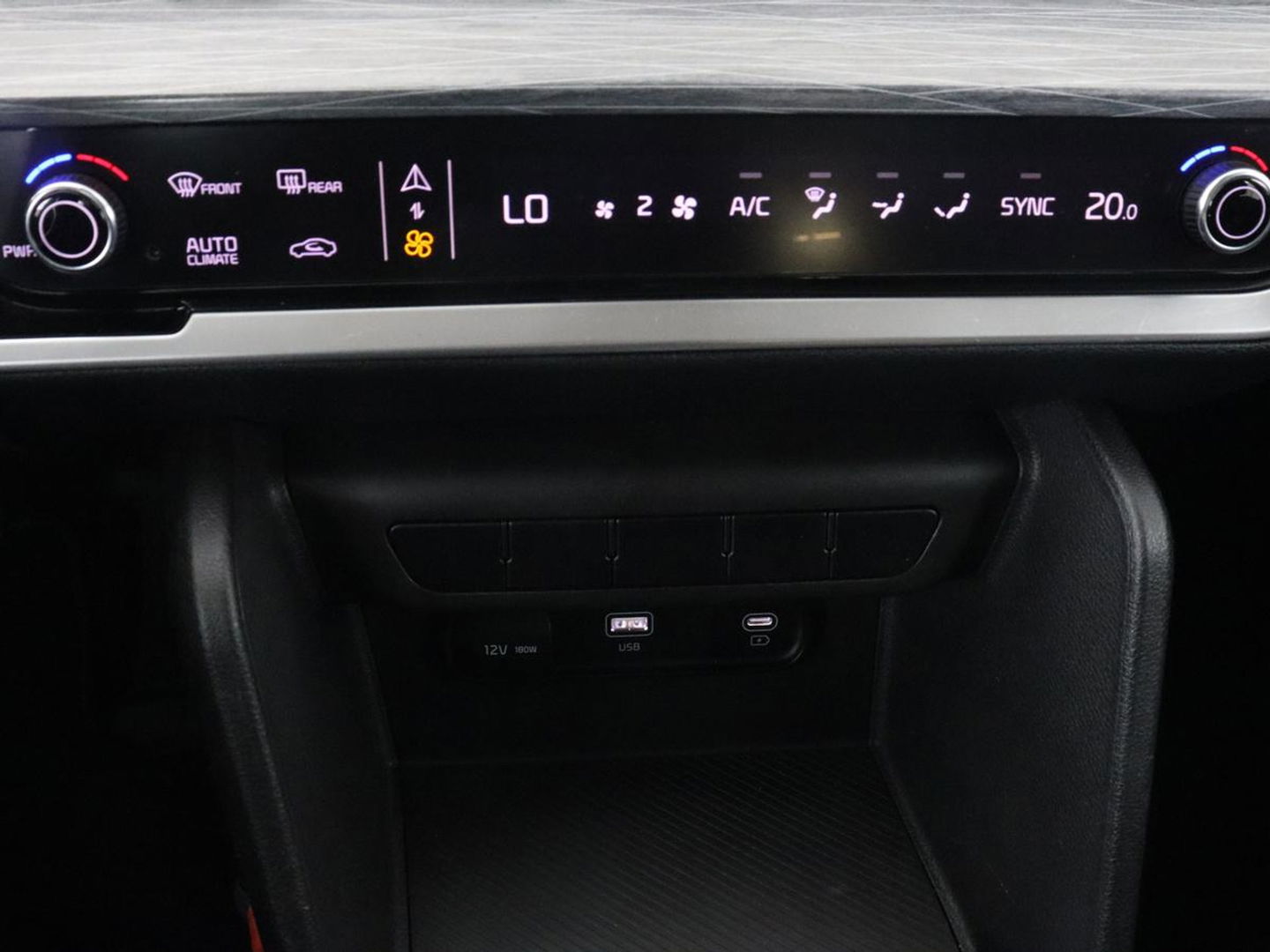 Kia Sportage 1.6 T-GDi DynamicLine | Adaptive cruise | Camera | Carplay | Navigatie | Full LED | DAB | Parkeerhulp | Digital Cockpit | Climate control | Cruise control | Bluetooth