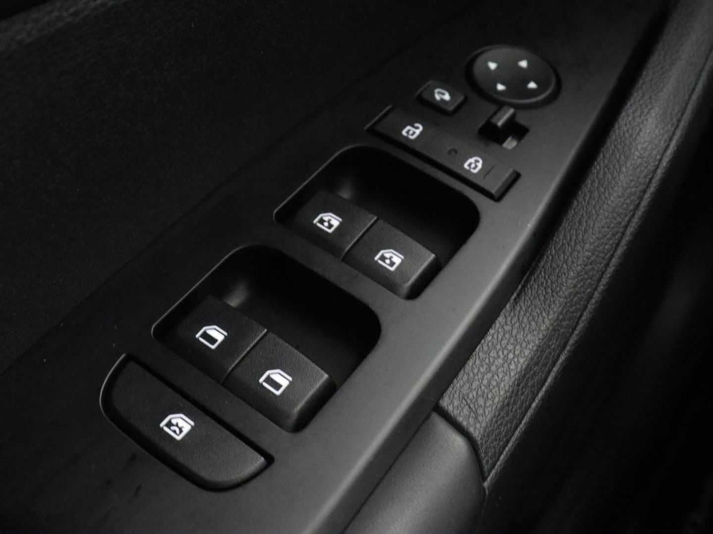 Kia Sportage 1.6 T-GDi DynamicLine | Adaptive cruise | Camera | Carplay | Navigatie | Full LED | DAB | Parkeerhulp | Digital Cockpit | Climate control | Cruise control | Bluetooth