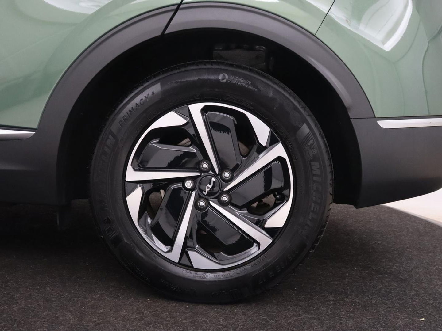 Kia Sportage 1.6 T-GDi DynamicLine | Adaptive cruise | Camera | Carplay | Navigatie | Full LED | DAB | Parkeerhulp | Digital Cockpit | Climate control | Cruise control | Bluetooth