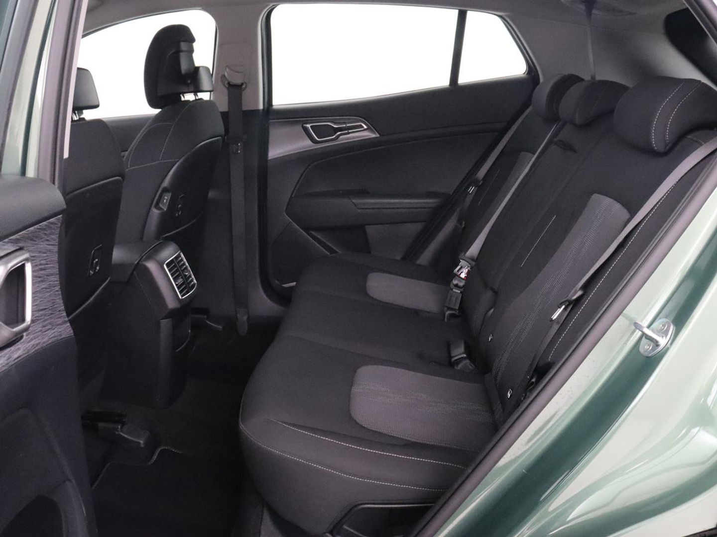 Kia Sportage 1.6 T-GDi DynamicLine | Adaptive cruise | Camera | Carplay | Navigatie | Full LED | DAB | Parkeerhulp | Digital Cockpit | Climate control | Cruise control | Bluetooth