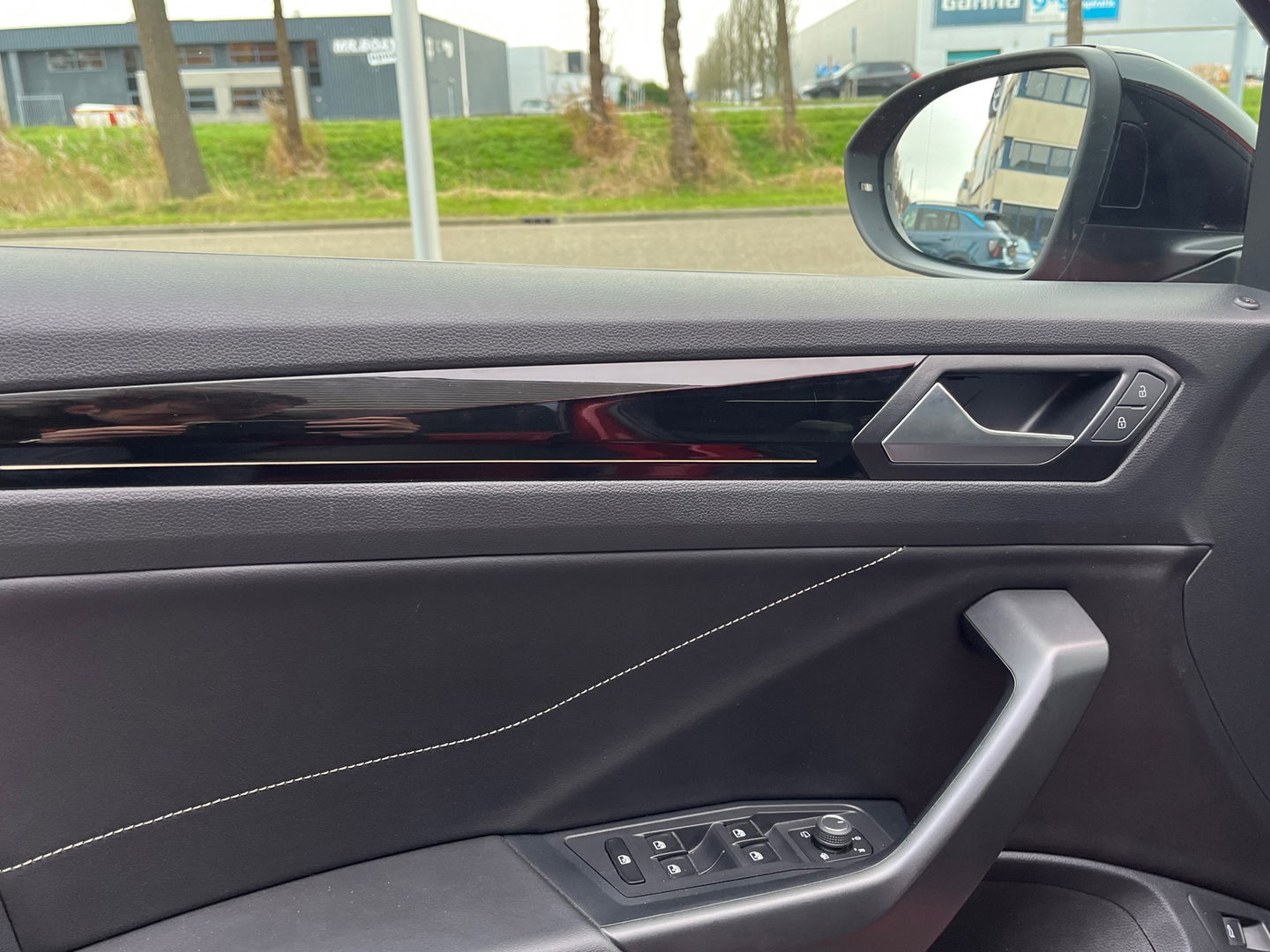 Volkswagen T-Roc 1.5 TSI R-Line|Pano|Beats|IQ.Light|Camera|ACC|Keyless|Carplay|Stoelverwarming|150PK