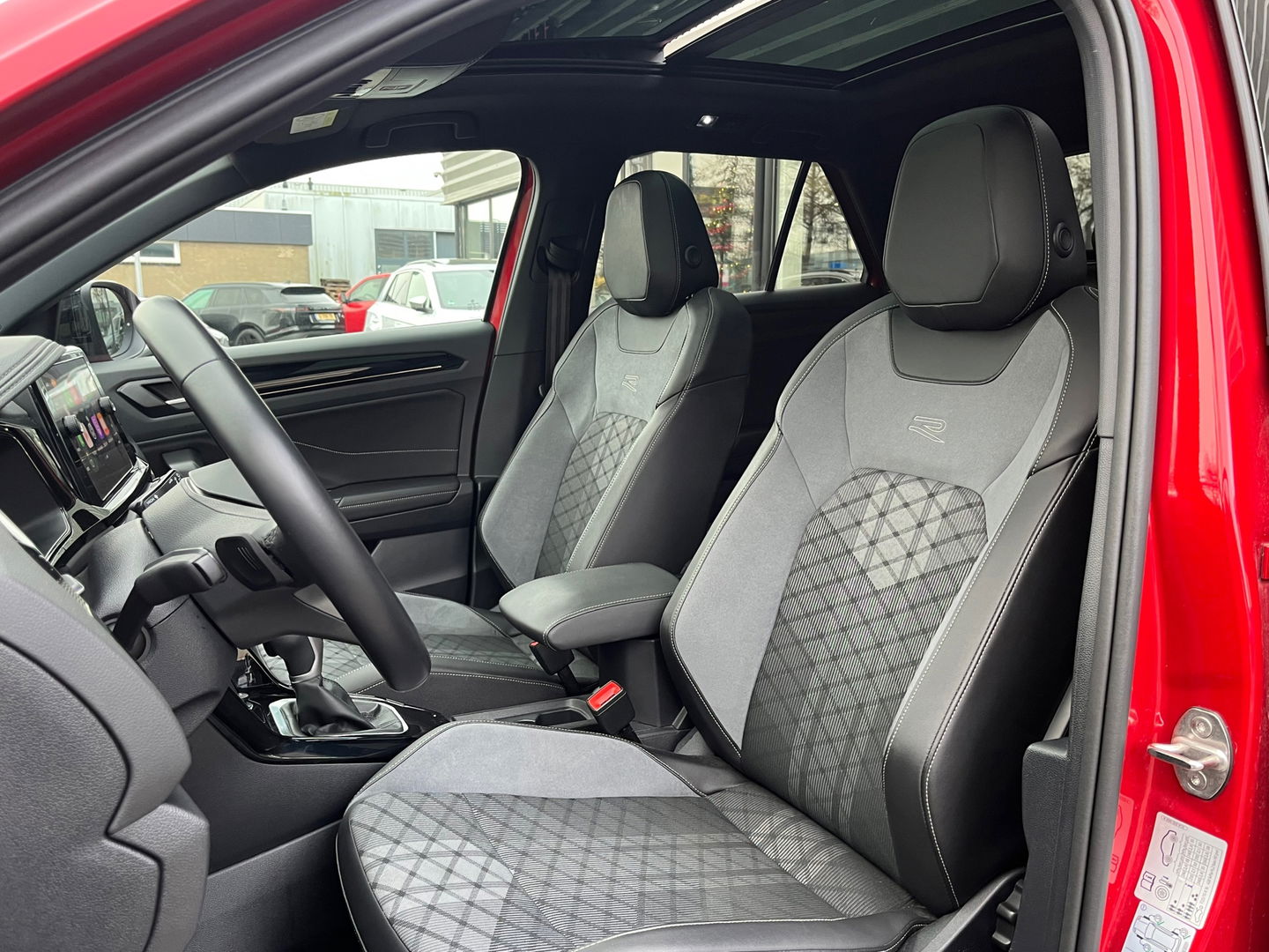 Volkswagen T-Roc 1.5 TSI R-Line|Pano|Beats|IQ.Light|Camera|ACC|Keyless|Carplay|Stoelverwarming|150PK