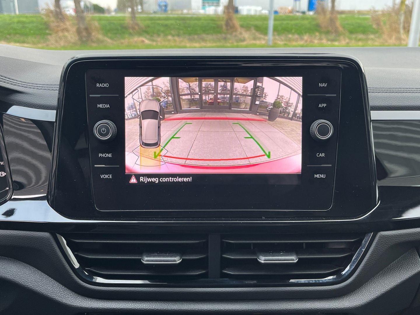 Volkswagen T-Roc 1.5 TSI R-Line|Pano|Beats|IQ.Light|Camera|ACC|Keyless|Carplay|Stoelverwarming|150PK