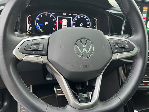 Volkswagen T-Roc 1.5 TSI R-Line|Pano|Beats|IQ.Light|Camera|ACC|Keyless|Carplay|Stoelverwarming|150PK