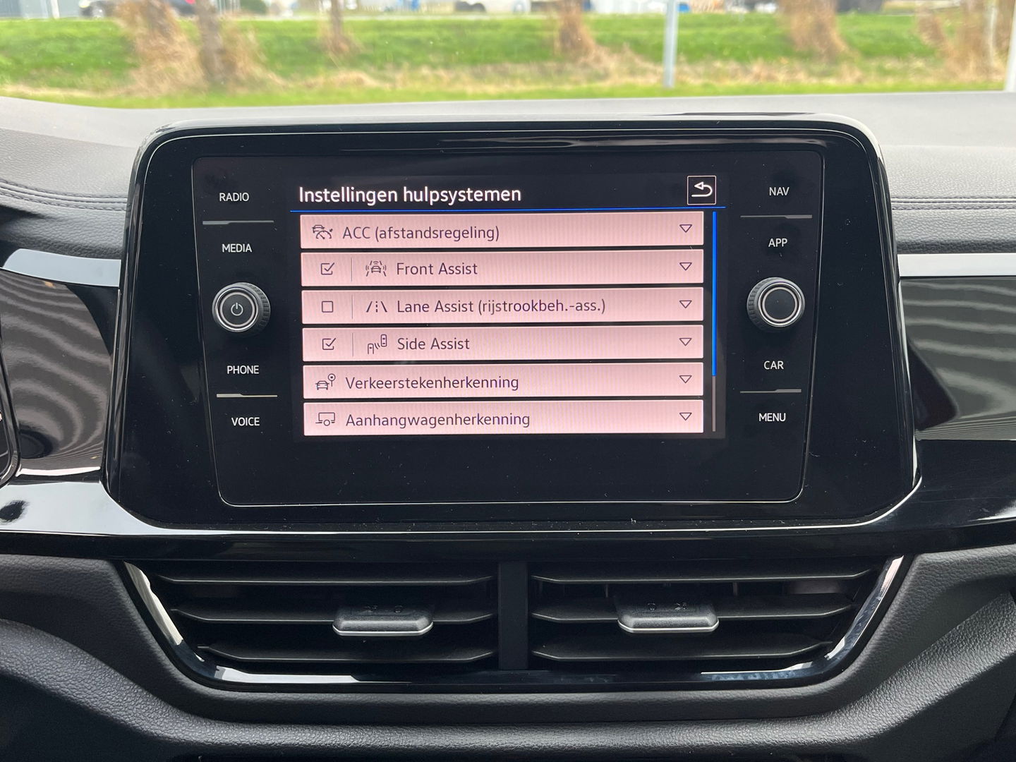 Volkswagen T-Roc 1.5 TSI R-Line|Pano|Beats|IQ.Light|Camera|ACC|Keyless|Carplay|Stoelverwarming|150PK