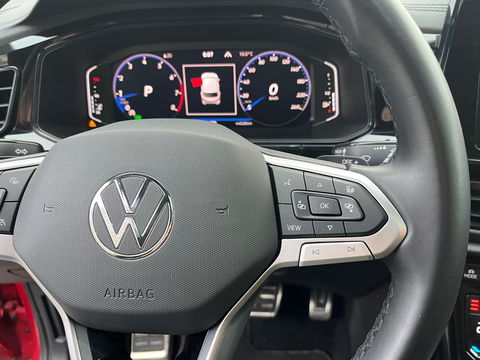 Volkswagen T-Roc 1.5 TSI R-Line|Pano|Beats|IQ.Light|Camera|ACC|Keyless|Carplay|Stoelverwarming|150PK