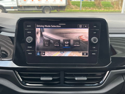 Volkswagen T-Roc 1.5 TSI R-Line|Pano|Beats|IQ.Light|Camera|ACC|Keyless|Carplay|Stoelverwarming|150PK