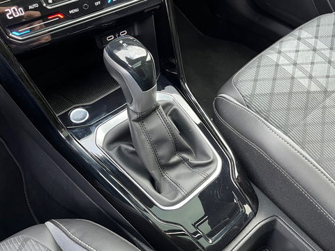 Volkswagen T-Roc 1.5 TSI R-Line|Pano|Beats|IQ.Light|Camera|ACC|Keyless|Carplay|Stoelverwarming|150PK