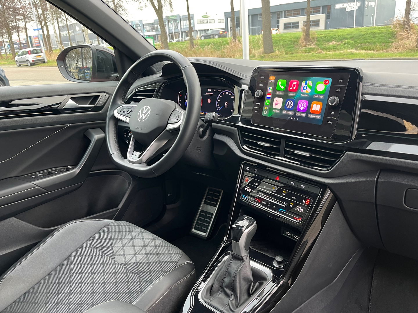 Volkswagen T-Roc 1.5 TSI R-Line|Pano|Beats|IQ.Light|Camera|ACC|Keyless|Carplay|Stoelverwarming|150PK