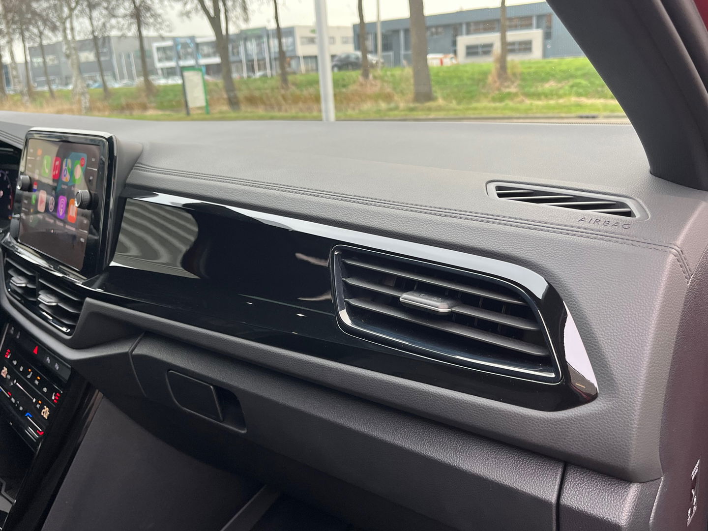 Volkswagen T-Roc 1.5 TSI R-Line|Pano|Beats|IQ.Light|Camera|ACC|Keyless|Carplay|Stoelverwarming|150PK