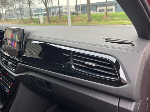 Volkswagen T-Roc 1.5 TSI R-Line|Pano|Beats|IQ.Light|Camera|ACC|Keyless|Carplay|Stoelverwarming|150PK