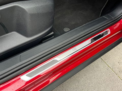 Volkswagen T-Roc 1.5 TSI R-Line|Pano|Beats|IQ.Light|Camera|ACC|Keyless|Carplay|Stoelverwarming|150PK