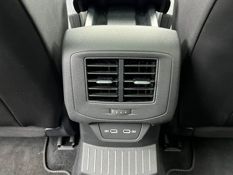 Volkswagen T-Roc 1.5 TSI R-Line|Pano|Beats|IQ.Light|Camera|ACC|Keyless|Carplay|Stoelverwarming|150PK