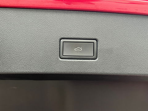 Volkswagen T-Roc 1.5 TSI R-Line|Pano|Beats|IQ.Light|Camera|ACC|Keyless|Carplay|Stoelverwarming|150PK