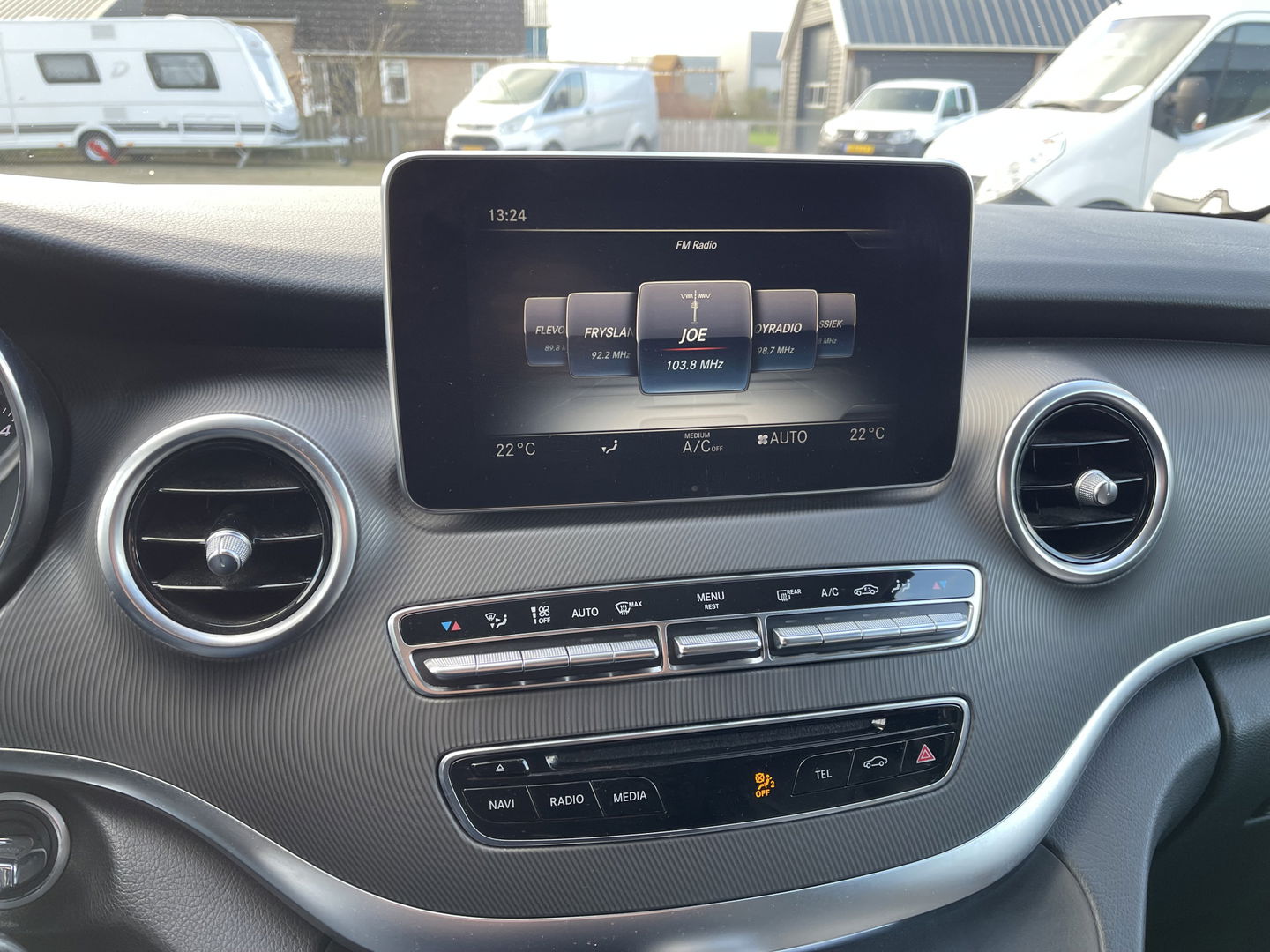 Mercedes-Benz V-Klasse 250d 190pk automaat Lang L2H1 Avantgarde 2 persoons / enkel cabine / vaste prijs rijklaar € 34.950 marge / extra stoelen los aanwezig / dubbele electrische schuifdeur / trekhaak / vol opties !