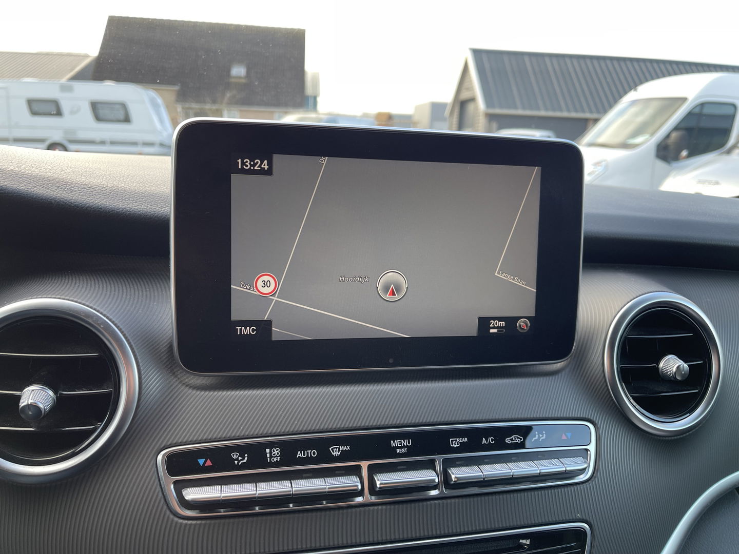 Mercedes-Benz V-Klasse 250d 190pk automaat Lang L2H1 Avantgarde 2 persoons / enkel cabine / vaste prijs rijklaar € 34.950 marge / extra stoelen los aanwezig / dubbele electrische schuifdeur / trekhaak / vol opties !