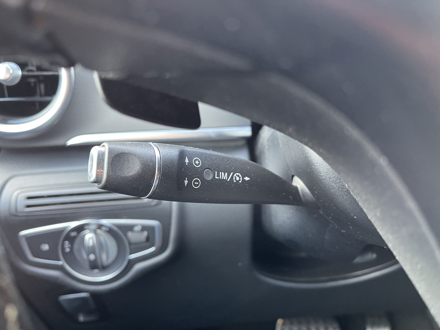 Mercedes-Benz V-Klasse 250d 190pk automaat Lang L2H1 Avantgarde 2 persoons / enkel cabine / vaste prijs rijklaar € 34.950 marge / extra stoelen los aanwezig / dubbele electrische schuifdeur / trekhaak / vol opties !