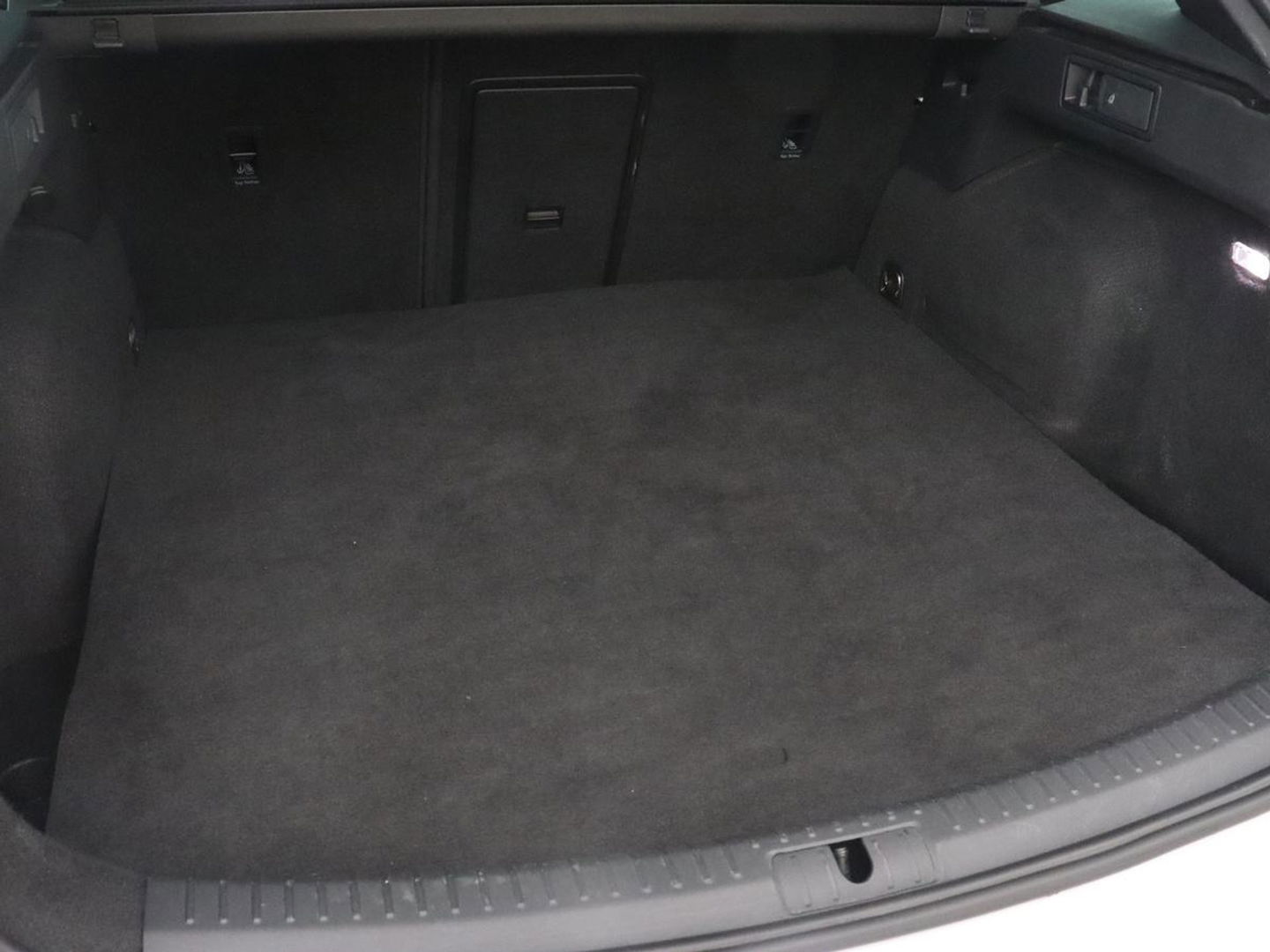 CUPRA Leon 1.4 eHybrid VZ | 245pk | Panoramadak | Stoelverwarming | Camera | Carplay | Adaptive cruise | Keyless | Navigatie | 19'' | Sportstoelen | Full LED | PHEV | Plug In