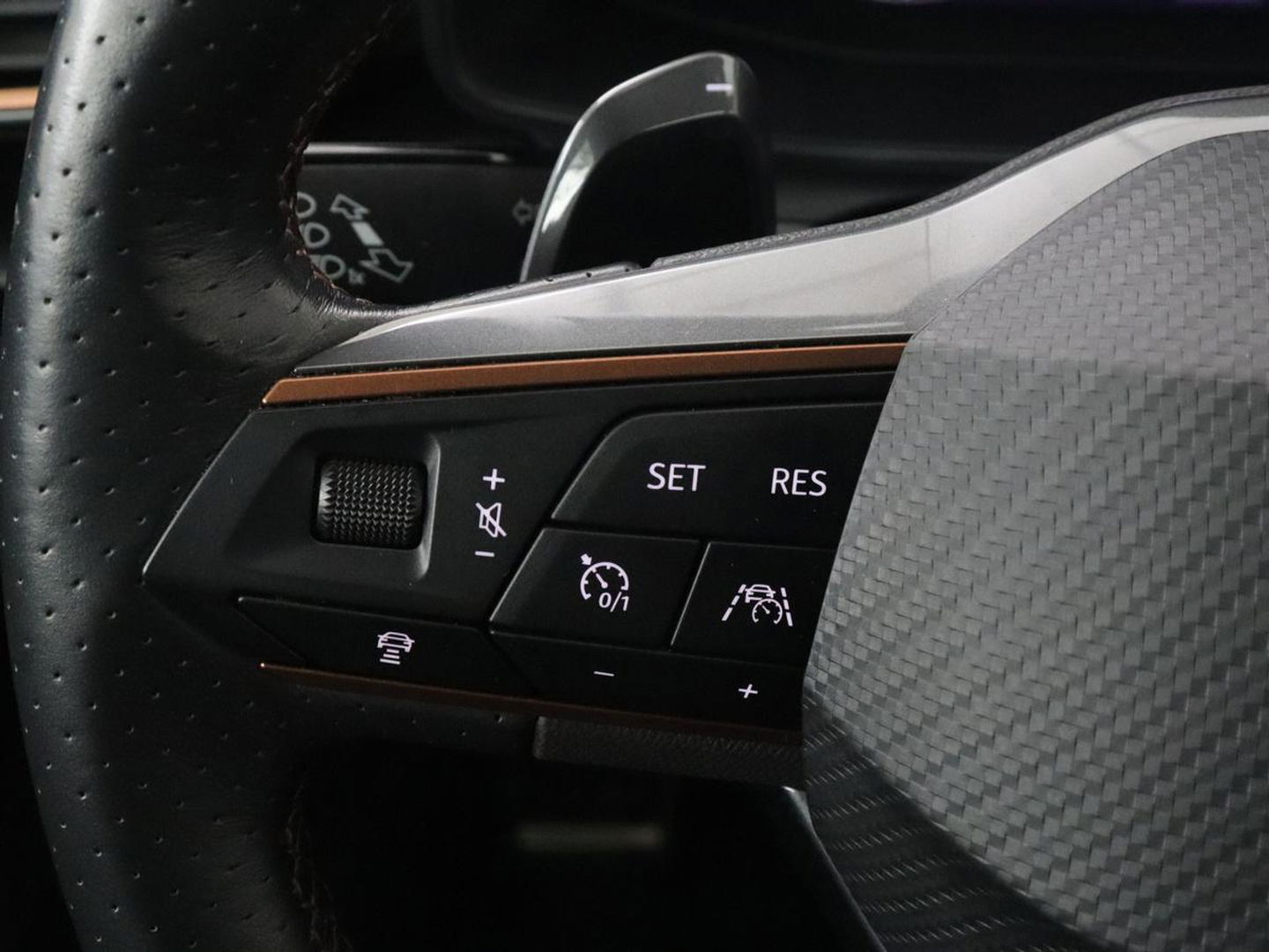 CUPRA Leon 1.4 eHybrid VZ | 245pk | Panoramadak | Stoelverwarming | Camera | Carplay | Adaptive cruise | Keyless | Navigatie | 19'' | Sportstoelen | Full LED | PHEV | Plug In