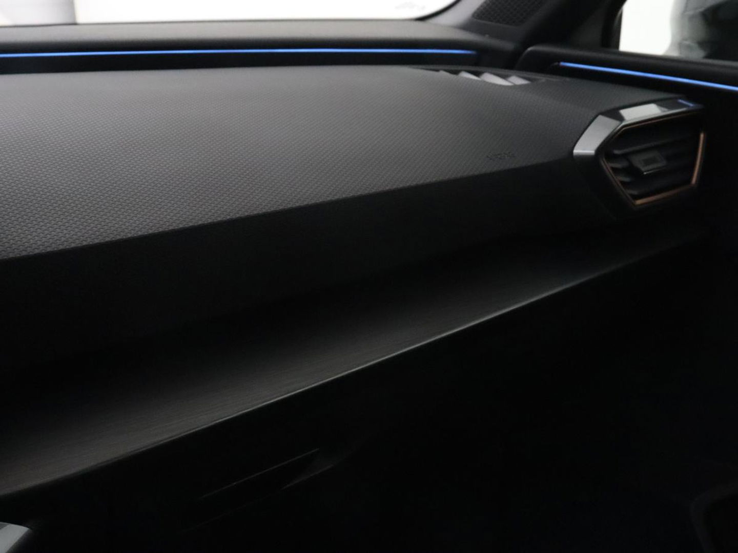 CUPRA Leon 1.4 eHybrid VZ | 245pk | Panoramadak | Stoelverwarming | Camera | Carplay | Adaptive cruise | Keyless | Navigatie | 19'' | Sportstoelen | Full LED | PHEV | Plug In