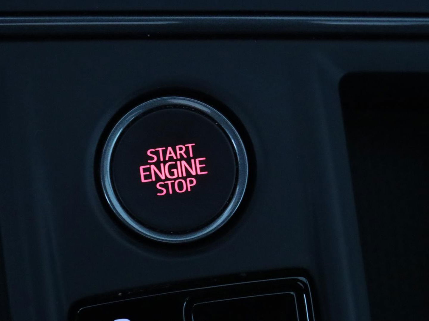 CUPRA Leon 1.4 eHybrid VZ | 245pk | Panoramadak | Stoelverwarming | Camera | Carplay | Adaptive cruise | Keyless | Navigatie | 19'' | Sportstoelen | Full LED | PHEV | Plug In