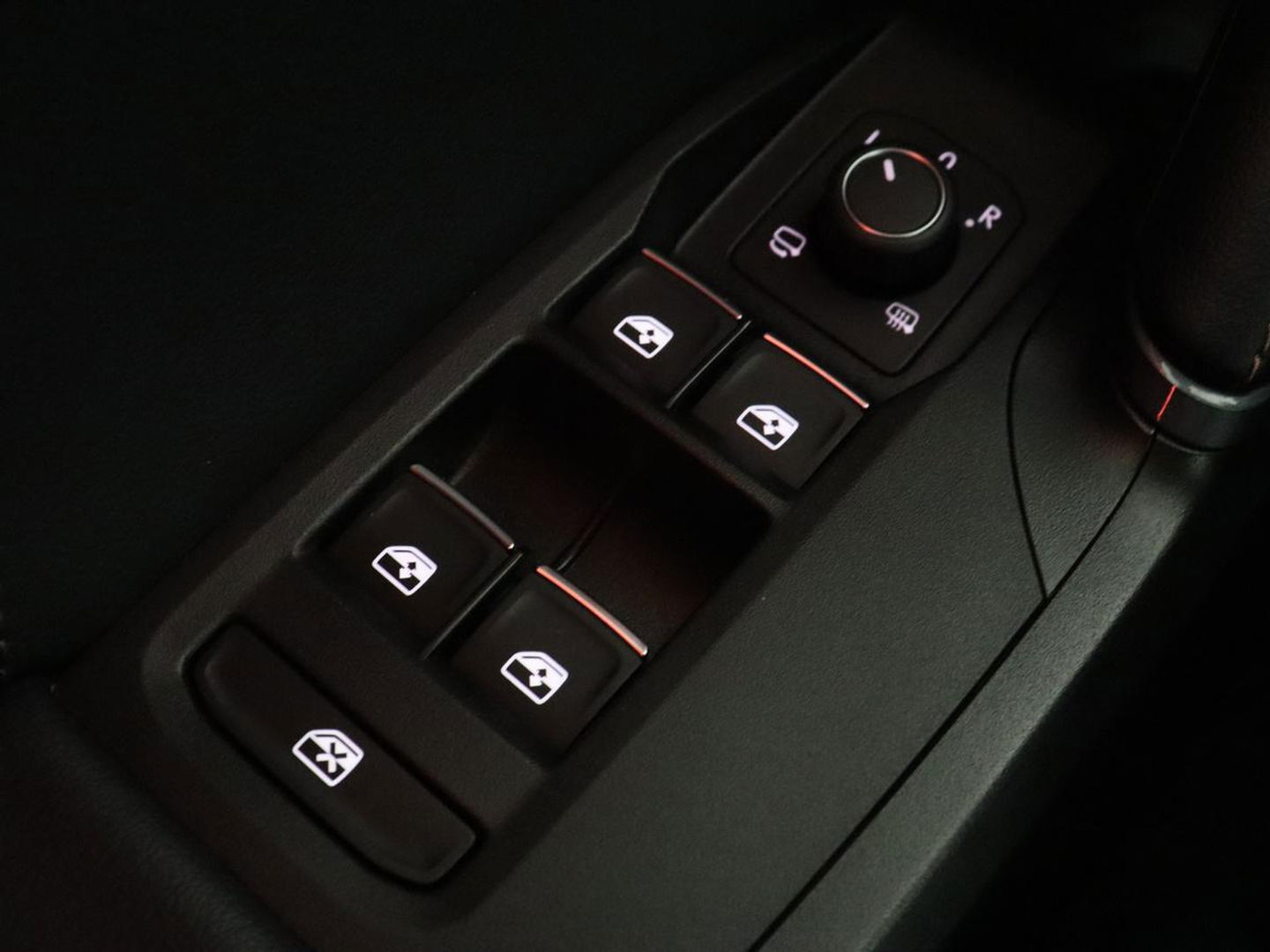 CUPRA Leon 1.4 eHybrid VZ | 245pk | Panoramadak | Stoelverwarming | Camera | Carplay | Adaptive cruise | Keyless | Navigatie | 19'' | Sportstoelen | Full LED | PHEV | Plug In