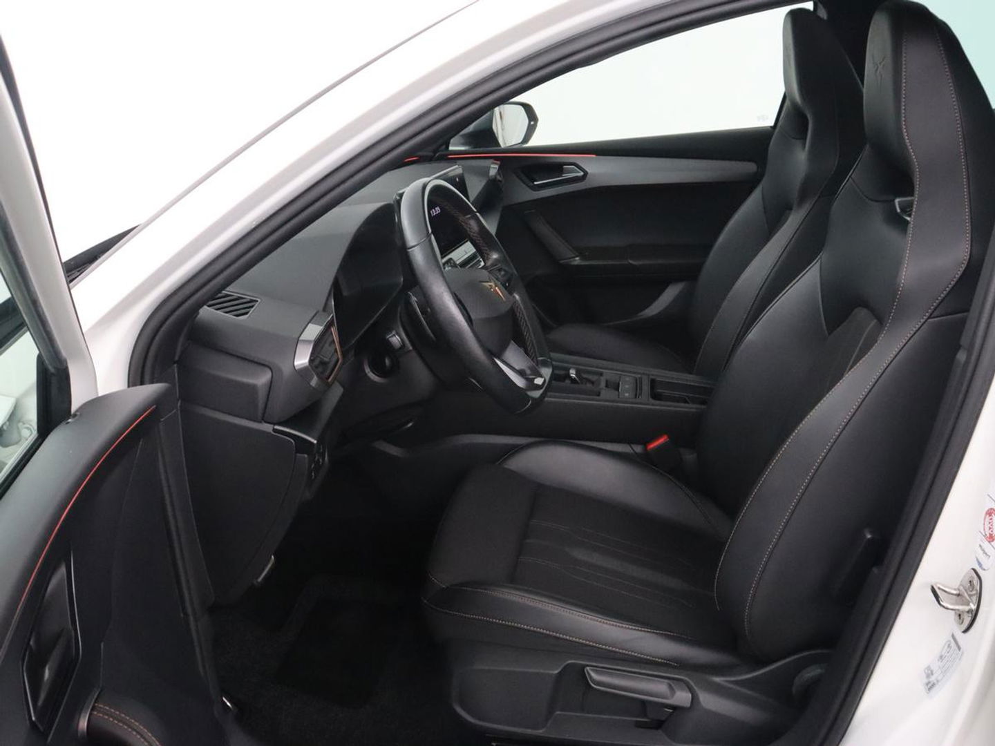 CUPRA Leon 1.4 eHybrid VZ | 245pk | Panoramadak | Stoelverwarming | Camera | Carplay | Adaptive cruise | Keyless | Navigatie | 19'' | Sportstoelen | Full LED | PHEV | Plug In