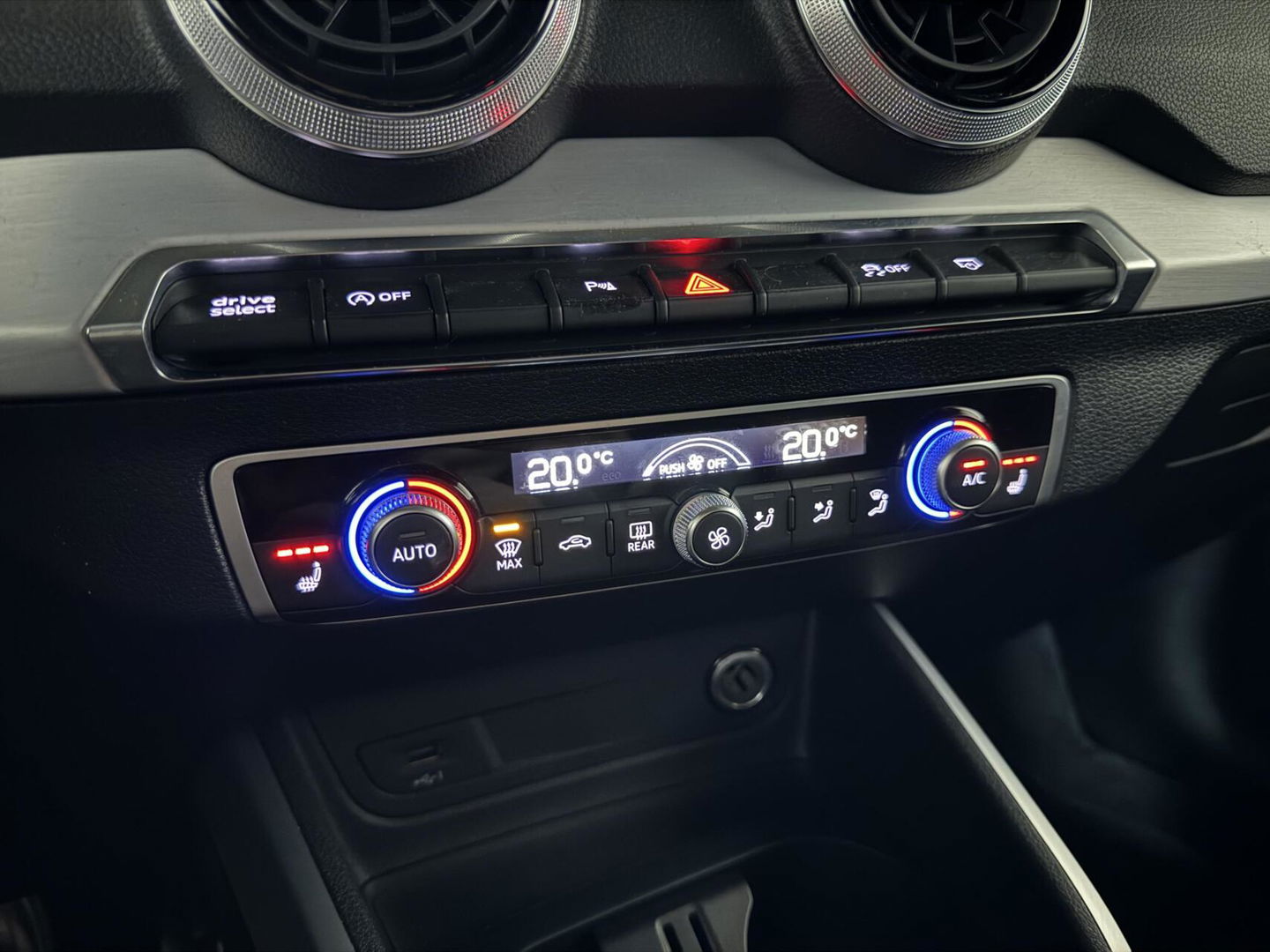 Audi Q2 35 TFSI S-Line Black Edition Virtual Carplay Camera NAP