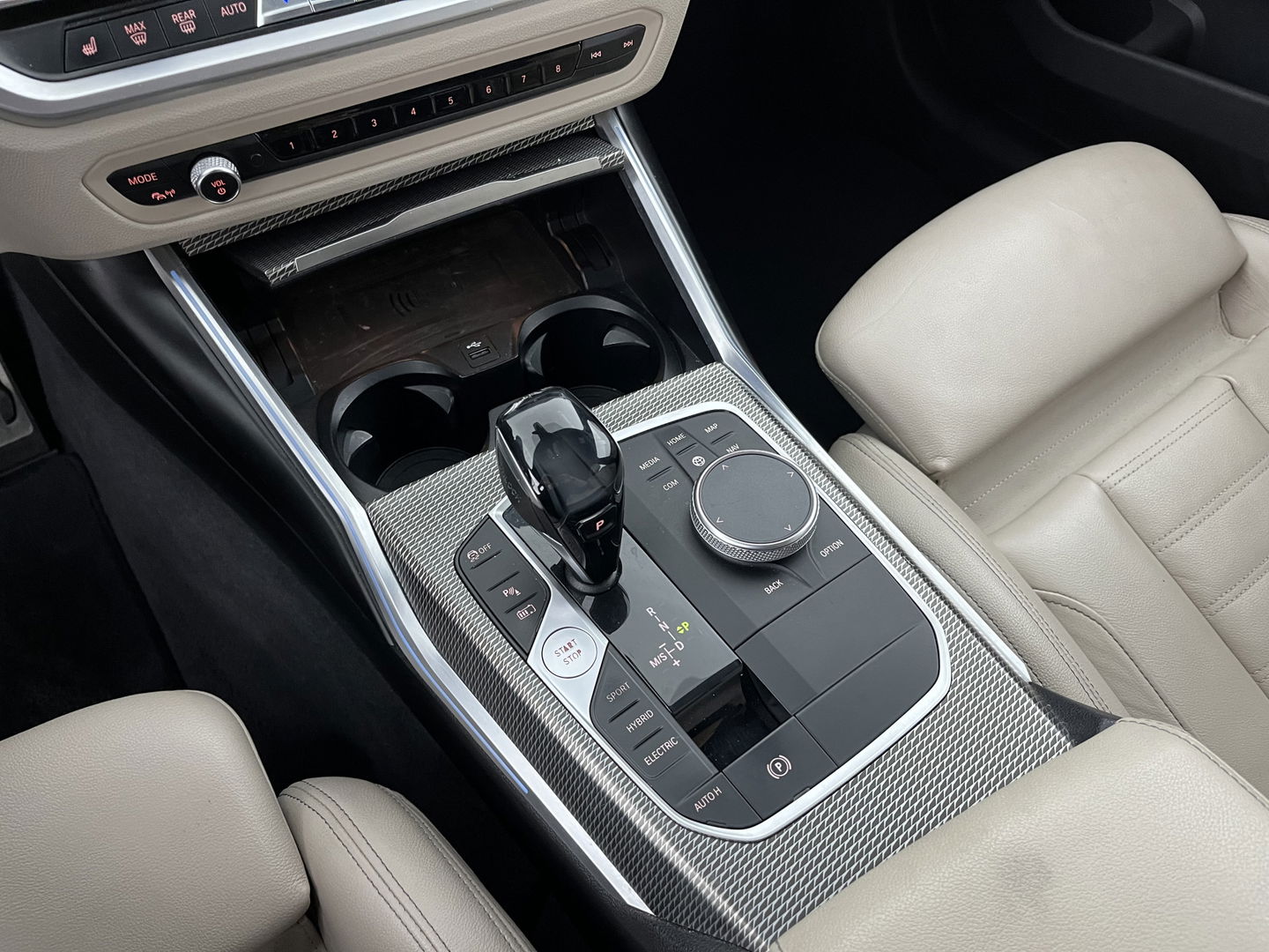 BMW 3-serie 330e M-Sportpack High Executive Performance Pack (INCL-BTW) *HEAD-UP | FULL-LEATHER | FULL-LED | HIFI-SOUND | CAMERA | HEATED-SPORTSEATS | CARPLAY | DIGI-COCKPIT | NAVI-FULLMAP | AMBIENT-LIGHT | ECC | PDC | CRUISE | 19''ALU*