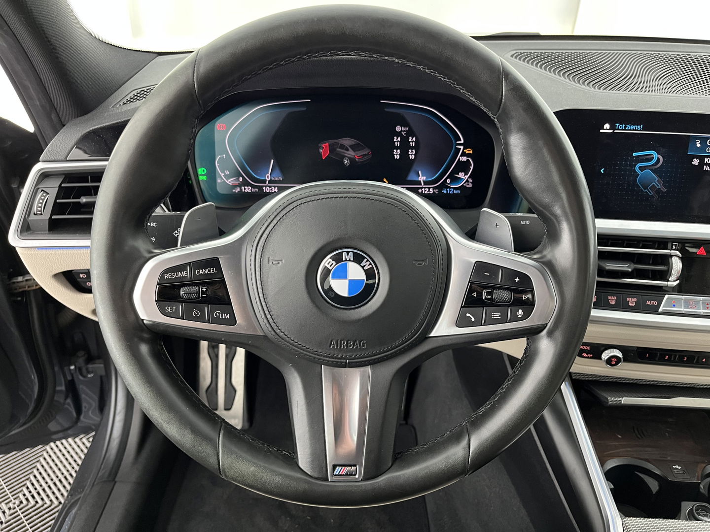 BMW 3-serie 330e M-Sportpack High Executive Performance Pack (INCL-BTW) *HEAD-UP | FULL-LEATHER | FULL-LED | HIFI-SOUND | CAMERA | HEATED-SPORTSEATS | CARPLAY | DIGI-COCKPIT | NAVI-FULLMAP | AMBIENT-LIGHT | ECC | PDC | CRUISE | 19''ALU*