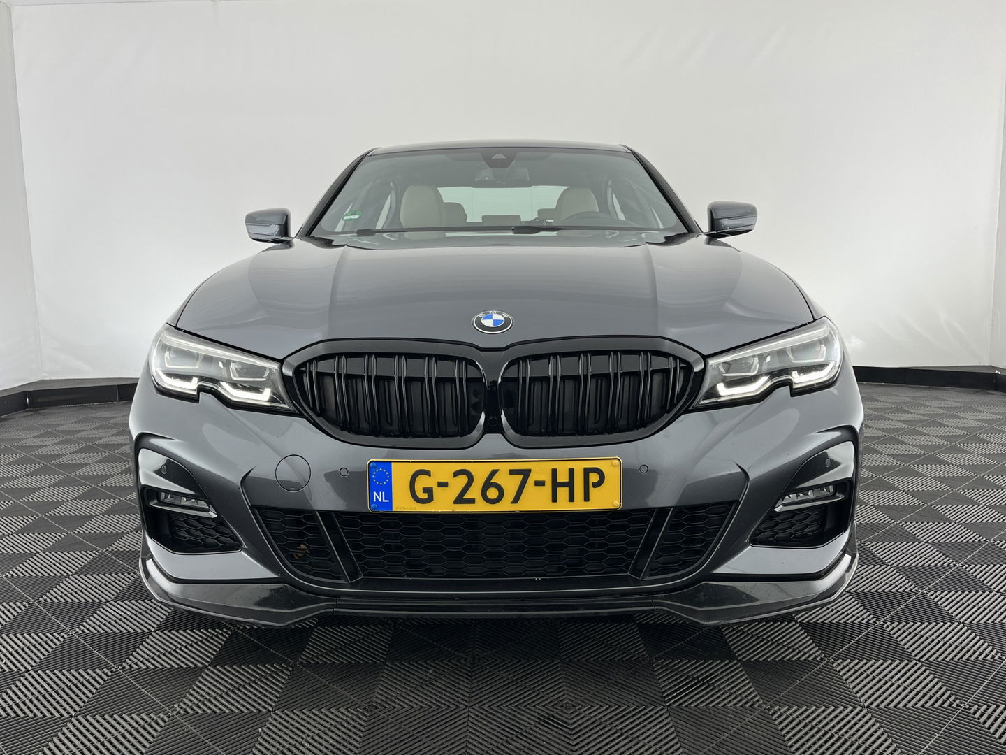 BMW 3-serie 330e M-Sportpack High Executive Performance Pack (INCL-BTW) *HEAD-UP | FULL-LEATHER | FULL-LED | HIFI-SOUND | CAMERA | HEATED-SPORTSEATS | CARPLAY | DIGI-COCKPIT | NAVI-FULLMAP | AMBIENT-LIGHT | ECC | PDC | CRUISE | 19''ALU*