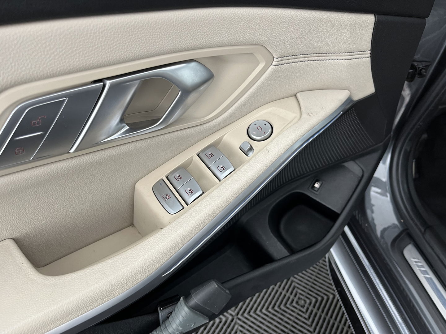 BMW 3-serie 330e M-Sportpack High Executive Performance Pack (INCL-BTW) *HEAD-UP | FULL-LEATHER | FULL-LED | HIFI-SOUND | CAMERA | HEATED-SPORTSEATS | CARPLAY | DIGI-COCKPIT | NAVI-FULLMAP | AMBIENT-LIGHT | ECC | PDC | CRUISE | 19''ALU*