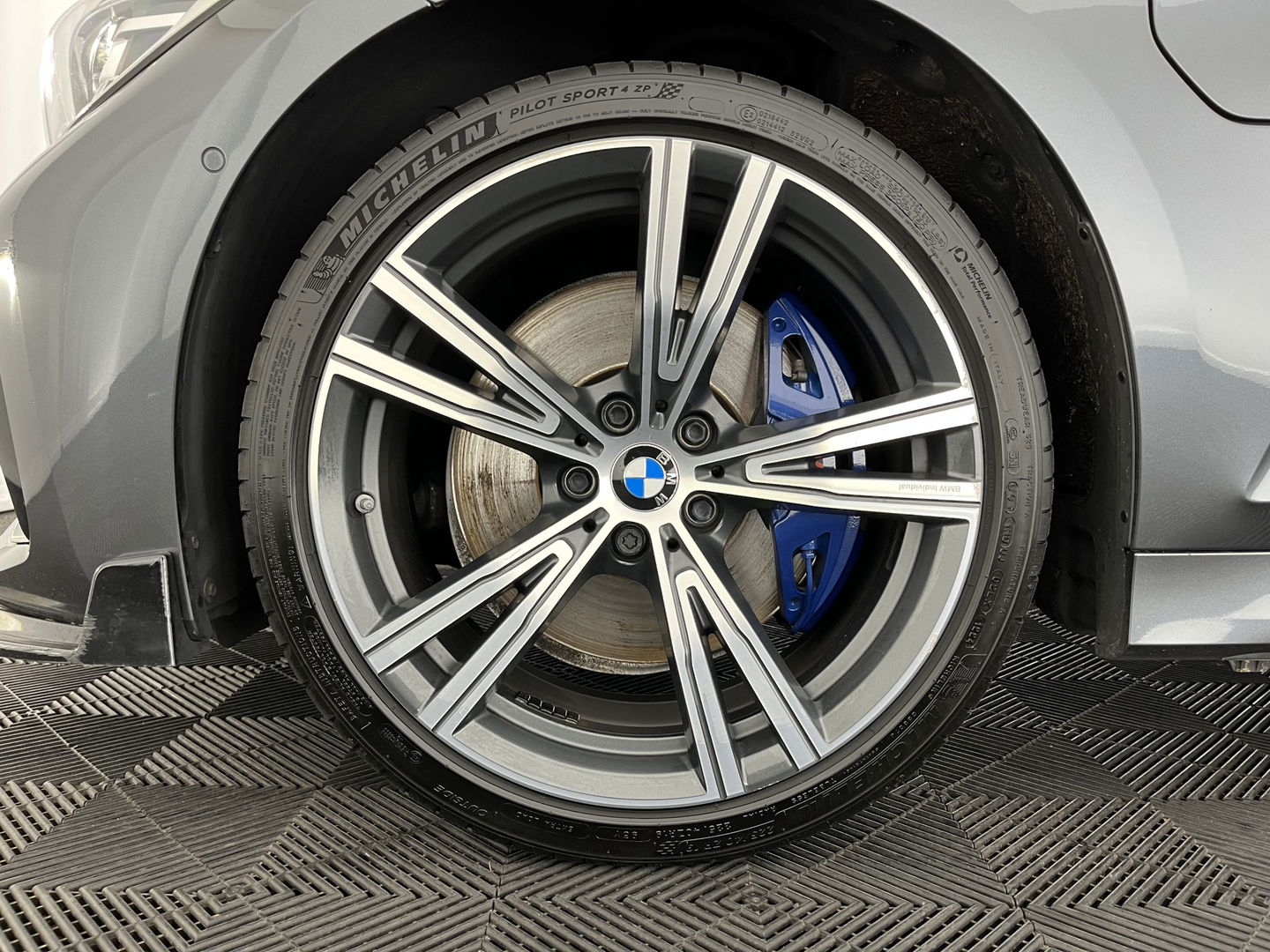 BMW 3-serie 330e M-Sportpack High Executive Performance Pack (INCL-BTW) *HEAD-UP | FULL-LEATHER | FULL-LED | HIFI-SOUND | CAMERA | HEATED-SPORTSEATS | CARPLAY | DIGI-COCKPIT | NAVI-FULLMAP | AMBIENT-LIGHT | ECC | PDC | CRUISE | 19''ALU*