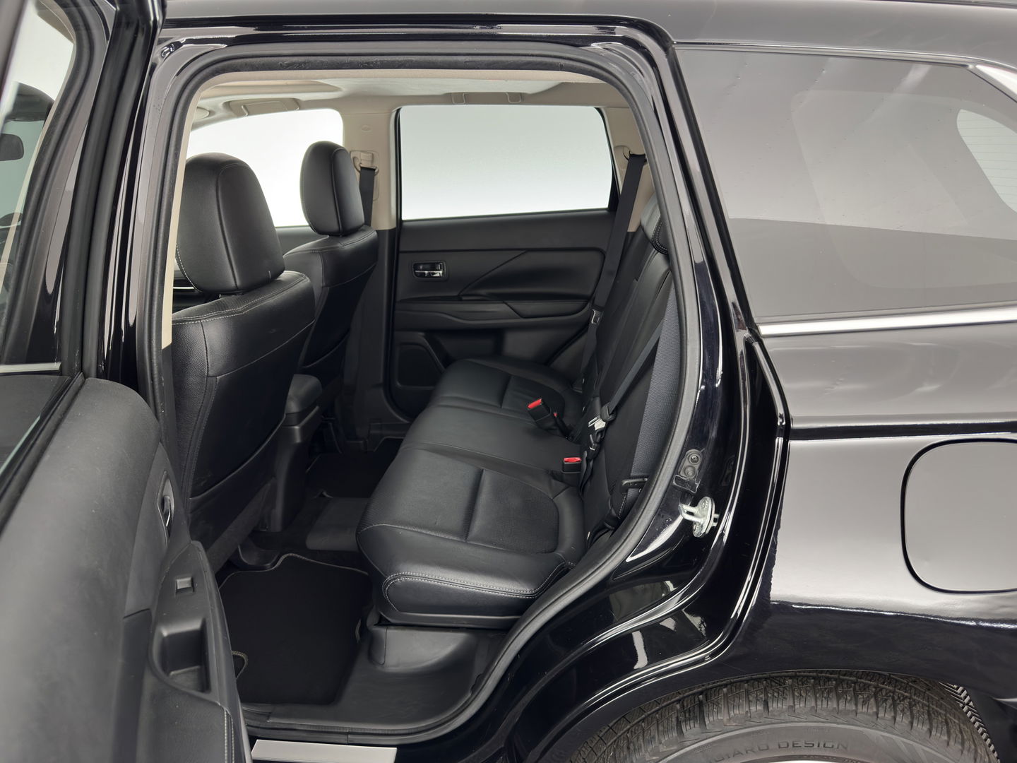 Mitsubishi Outlander 2.0 PHEV Instyle+ (Plug-In) Aut.* FULL-LEATHER | XENON | NAVI-FULLMAP | KEYLESS | CAMERA | HEATED-COMFORTSEATS | ECC | SHIFT-PADDELS | PDC | CRUISE | DAB | TOWBAR | PRIVACY-GLASS | LANE-ASSIST | 18'' ALU*