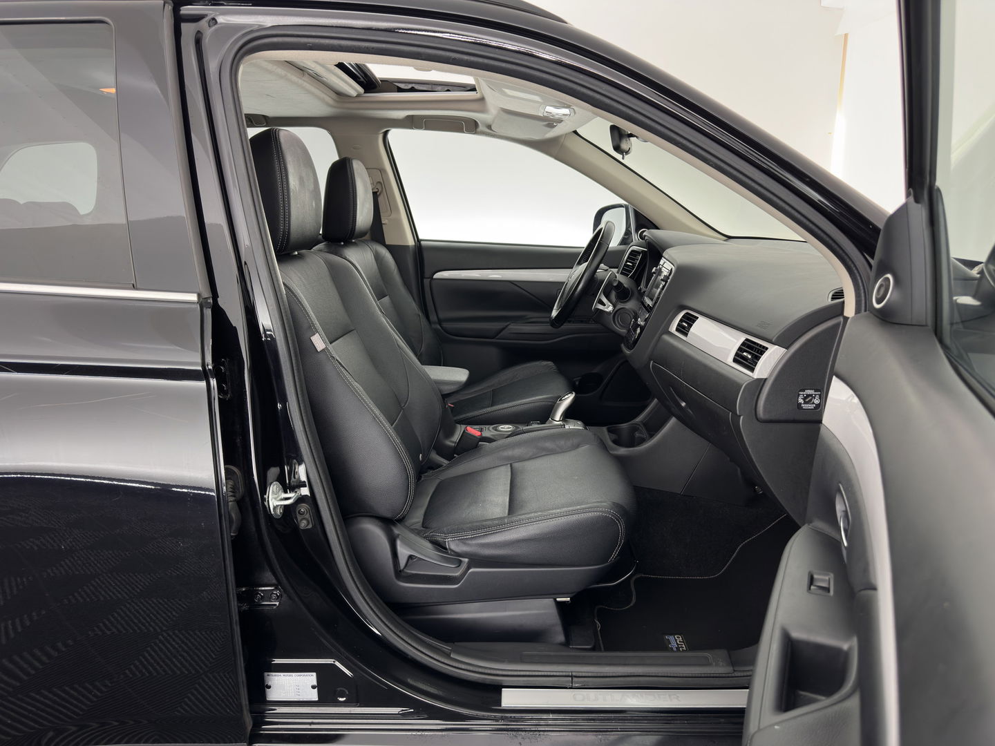 Mitsubishi Outlander 2.0 PHEV Instyle+ (Plug-In) Aut.* FULL-LEATHER | XENON | NAVI-FULLMAP | KEYLESS | CAMERA | HEATED-COMFORTSEATS | ECC | SHIFT-PADDELS | PDC | CRUISE | DAB | TOWBAR | PRIVACY-GLASS | LANE-ASSIST | 18'' ALU*