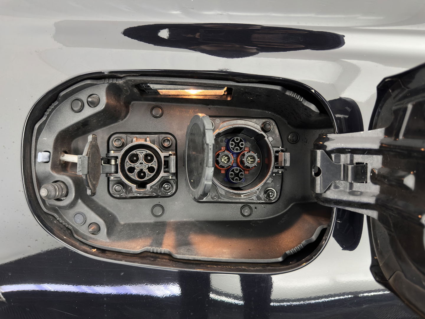 Mitsubishi Outlander 2.0 PHEV Instyle+ (Plug-In) Aut.* FULL-LEATHER | XENON | NAVI-FULLMAP | KEYLESS | CAMERA | HEATED-COMFORTSEATS | ECC | SHIFT-PADDELS | PDC | CRUISE | DAB | TOWBAR | PRIVACY-GLASS | LANE-ASSIST | 18'' ALU*