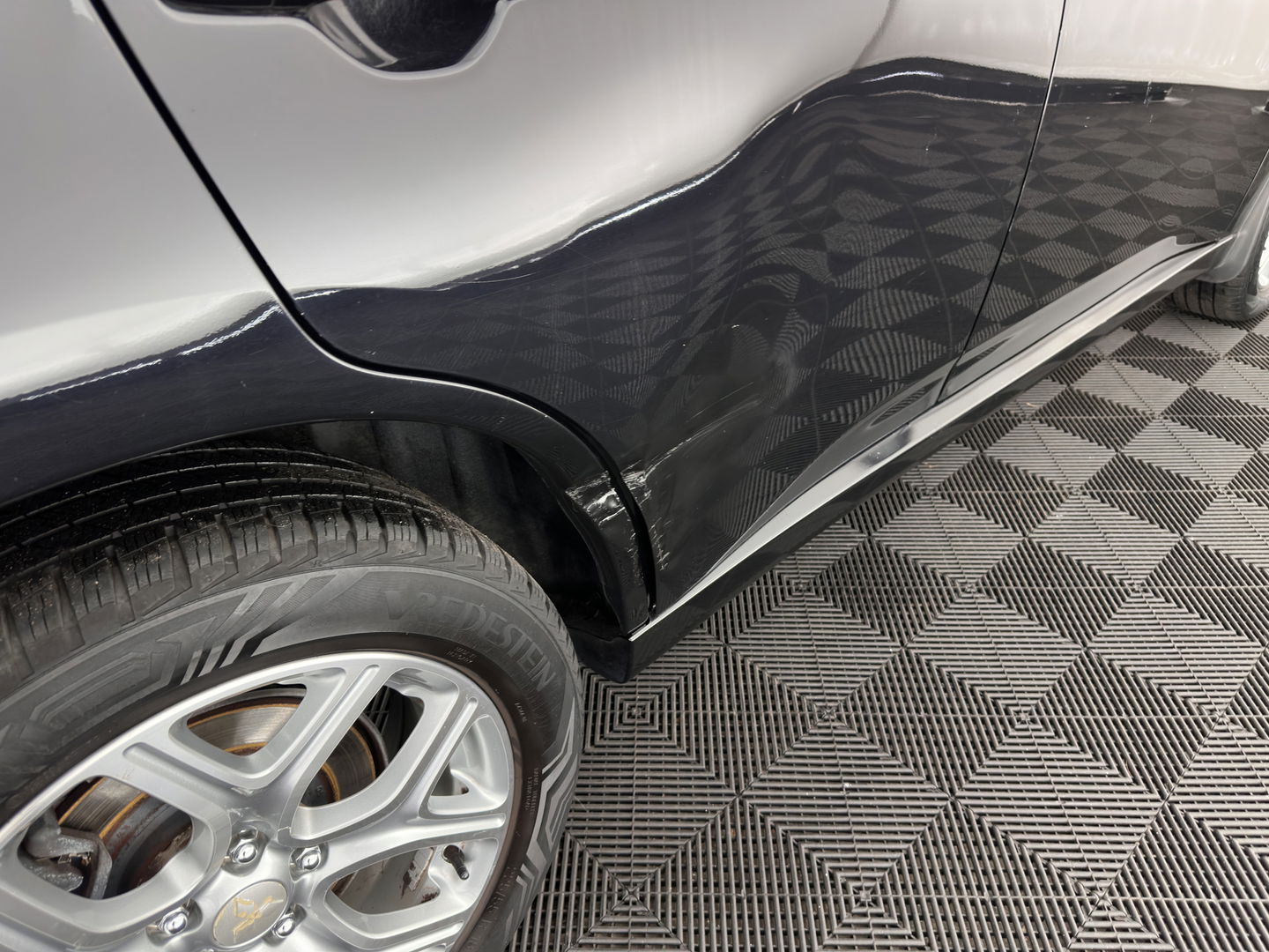 Mitsubishi Outlander 2.0 PHEV Instyle+ (Plug-In) Aut.* FULL-LEATHER | XENON | NAVI-FULLMAP | KEYLESS | CAMERA | HEATED-COMFORTSEATS | ECC | SHIFT-PADDELS | PDC | CRUISE | DAB | TOWBAR | PRIVACY-GLASS | LANE-ASSIST | 18'' ALU*