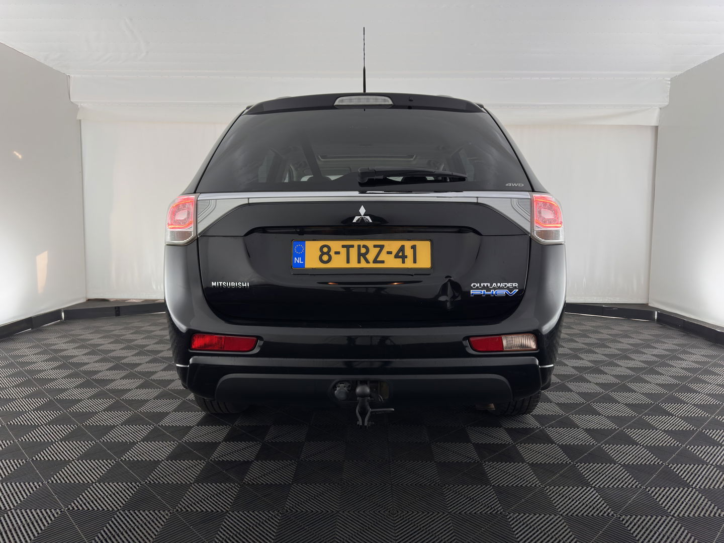 Mitsubishi Outlander 2.0 PHEV Instyle+ (Plug-In) Aut.* FULL-LEATHER | XENON | NAVI-FULLMAP | KEYLESS | CAMERA | HEATED-COMFORTSEATS | ECC | SHIFT-PADDELS | PDC | CRUISE | DAB | TOWBAR | PRIVACY-GLASS | LANE-ASSIST | 18'' ALU*