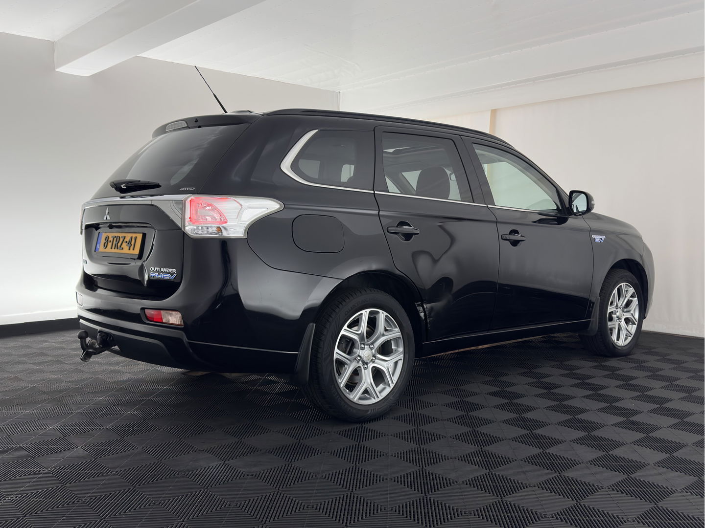 Mitsubishi Outlander 2.0 PHEV Instyle+ (Plug-In) Aut.* FULL-LEATHER | XENON | NAVI-FULLMAP | KEYLESS | CAMERA | HEATED-COMFORTSEATS | ECC | SHIFT-PADDELS | PDC | CRUISE | DAB | TOWBAR | PRIVACY-GLASS | LANE-ASSIST | 18'' ALU*