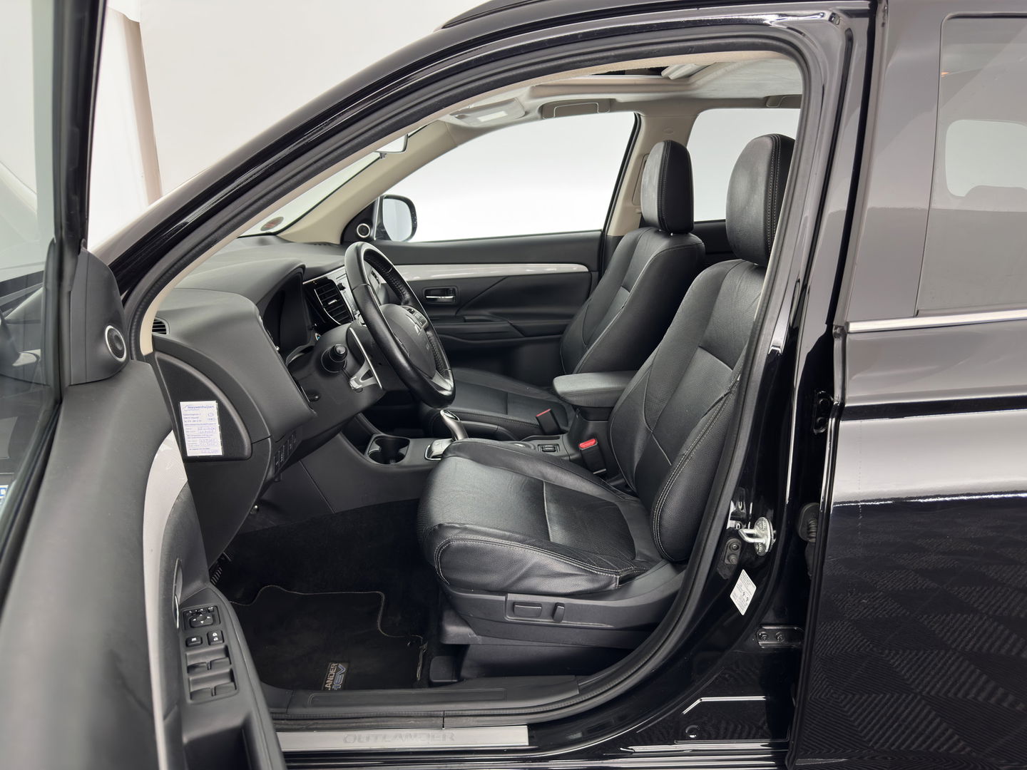 Mitsubishi Outlander 2.0 PHEV Instyle+ (Plug-In) Aut.* FULL-LEATHER | XENON | NAVI-FULLMAP | KEYLESS | CAMERA | HEATED-COMFORTSEATS | ECC | SHIFT-PADDELS | PDC | CRUISE | DAB | TOWBAR | PRIVACY-GLASS | LANE-ASSIST | 18'' ALU*