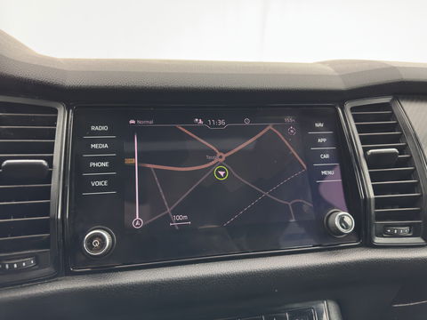 Škoda Kodiaq 1.5 TSI Sportline Business (INCL-BTW) Aut. *PANO | LEATHER-MICROFIBRE | FULL-LED | MEMORY-PACK | SPORTSEATS | SHIFT-PADDLES | ADAPTIVE-CRUISE | DIGI-COCKPIT | NAVI-FULLMAP | CANTON-AUDIO | DAB | AMBIENT-LIGHT | KEYLESS