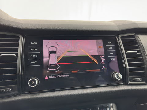 Škoda Kodiaq 1.5 TSI Sportline Business (INCL-BTW) Aut. *PANO | LEATHER-MICROFIBRE | FULL-LED | MEMORY-PACK | SPORTSEATS | SHIFT-PADDLES | ADAPTIVE-CRUISE | DIGI-COCKPIT | NAVI-FULLMAP | CANTON-AUDIO | DAB | AMBIENT-LIGHT | KEYLESS