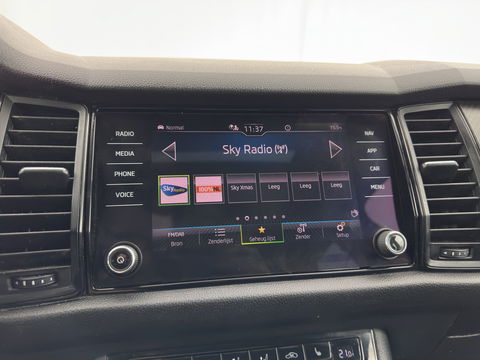 Škoda Kodiaq 1.5 TSI Sportline Business (INCL-BTW) Aut. *PANO | LEATHER-MICROFIBRE | FULL-LED | MEMORY-PACK | SPORTSEATS | SHIFT-PADDLES | ADAPTIVE-CRUISE | DIGI-COCKPIT | NAVI-FULLMAP | CANTON-AUDIO | DAB | AMBIENT-LIGHT | KEYLESS